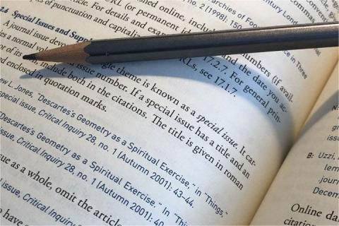 4 Membangun Bibliografi yang Kuat untuk Penelitian Anda