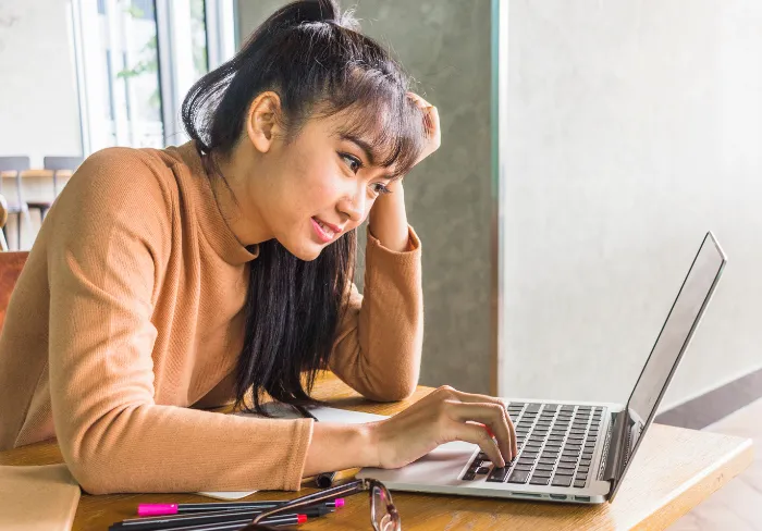 Mahasiswa menyusun judul penelitian yang baik dengan variabel dan subjek jelas